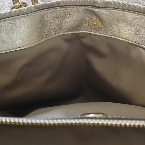 ✨ Coach Chelsea Jayden Signature Carryall | Cream & Gold | Like New ✨ - Picture 9 of 13